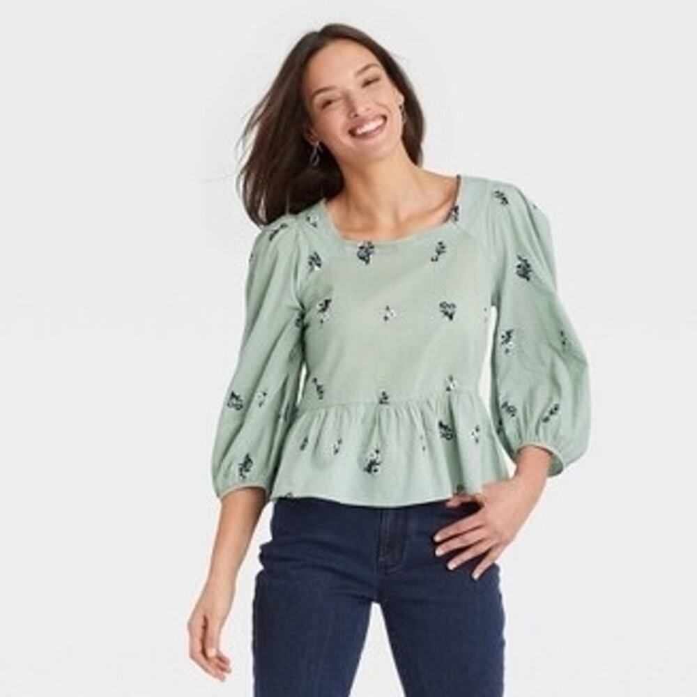 Universal Thread Womens Blouse Sz S Sage Green Blue White Embroidered Flowers